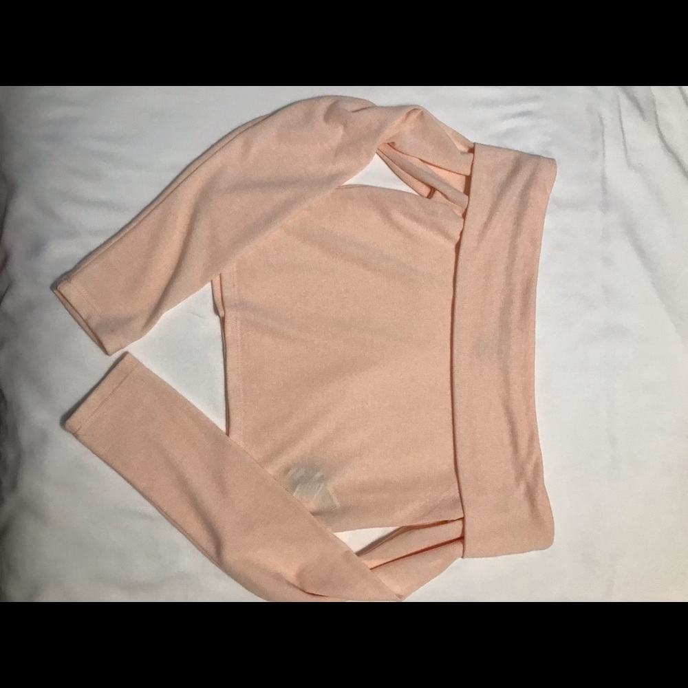 Off the shoulder / long sleeve